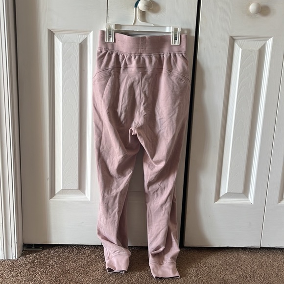 Barely worn Lululemon light pink joggers size 4 - Picture 2 of 4